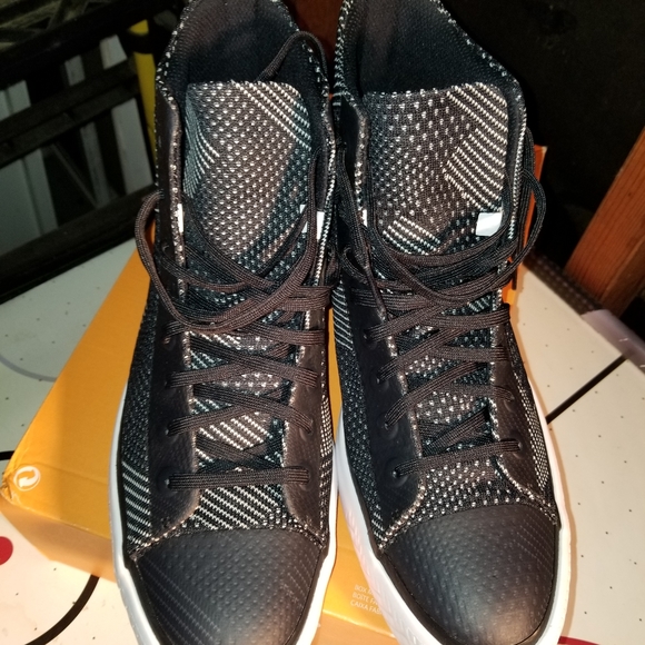 Converse - Picture 3 of 6